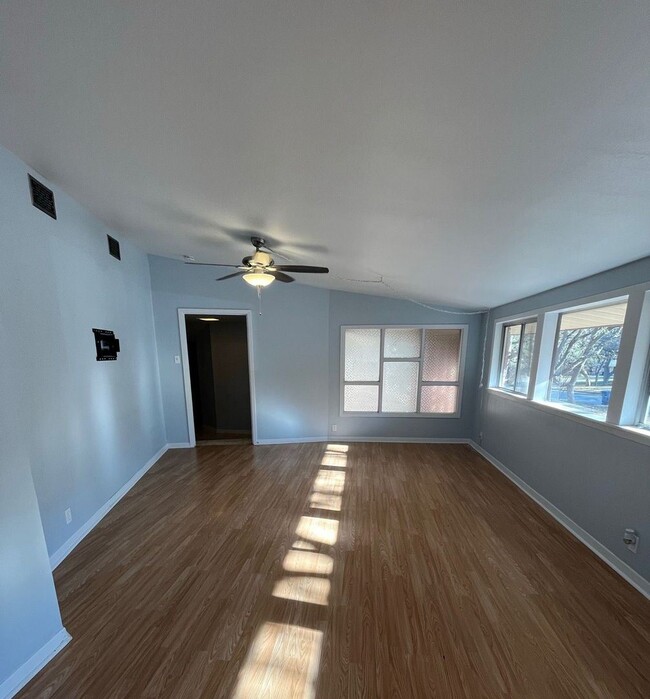 Building Photo - 3 br, 2 bath House - 2739 Castanet