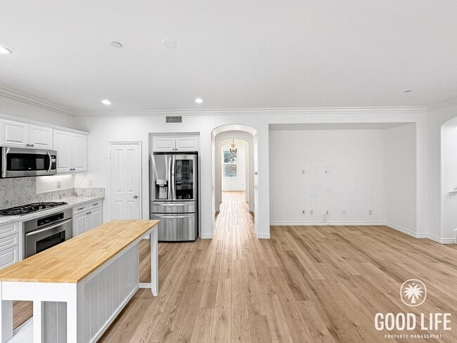 Building Photo - Highly Desired Irvine Living | 3-Bed, Office, Gated Community