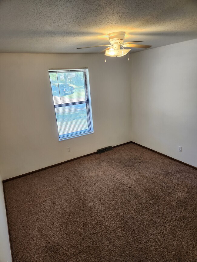 Building Photo - 5105 S Brooks Dr