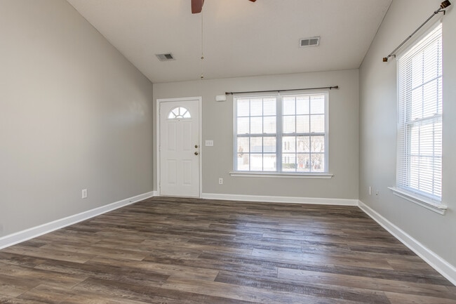Building Photo - 512 Crescentwood Ct