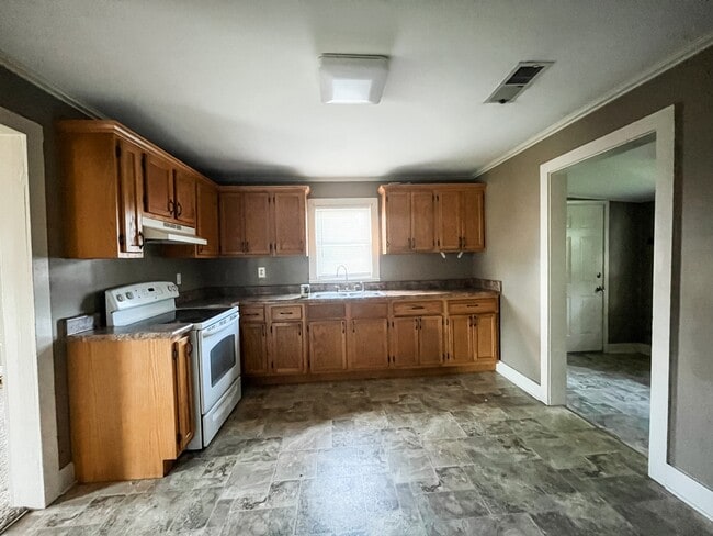 Building Photo - 386 Bass St