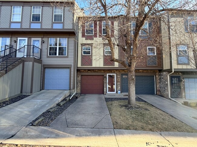 Building Photo - Updated Townhome in Centennial