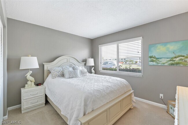 Foto del edificio - 240 Palm Dr