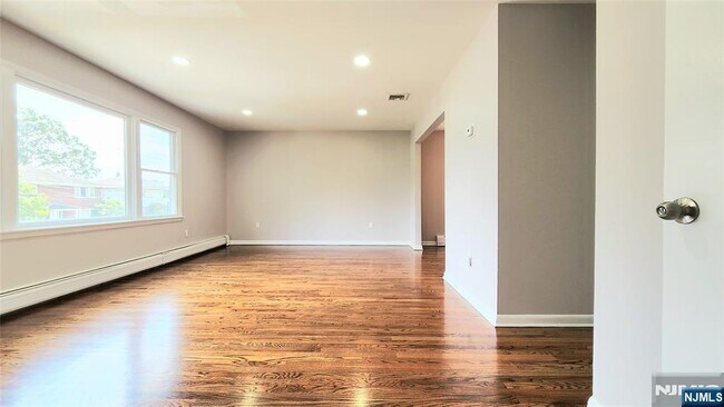 Building Photo - 223 Miller Ave