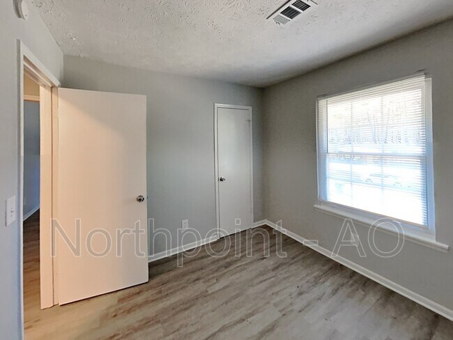 Foto del edificio - 416 Plainville Dr SW