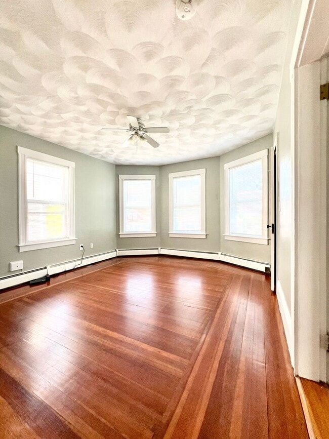 Foto del edificio - 89 Rochambeau Ave