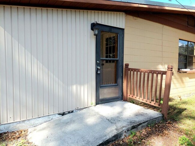 Building Photo - 2724 Mineola Dr