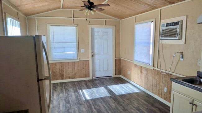 Foto del edificio - 401 N Clegg St