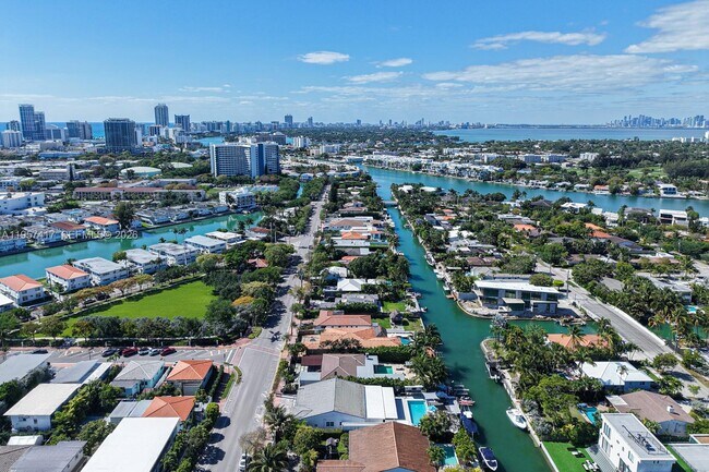 Foto del edificio - 7910 Hawthorne Ave