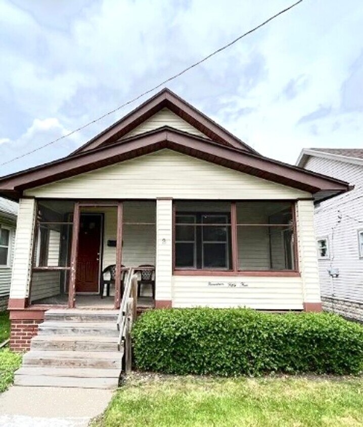 Primary Photo - Spacious 2 Bedroom House located in West T...