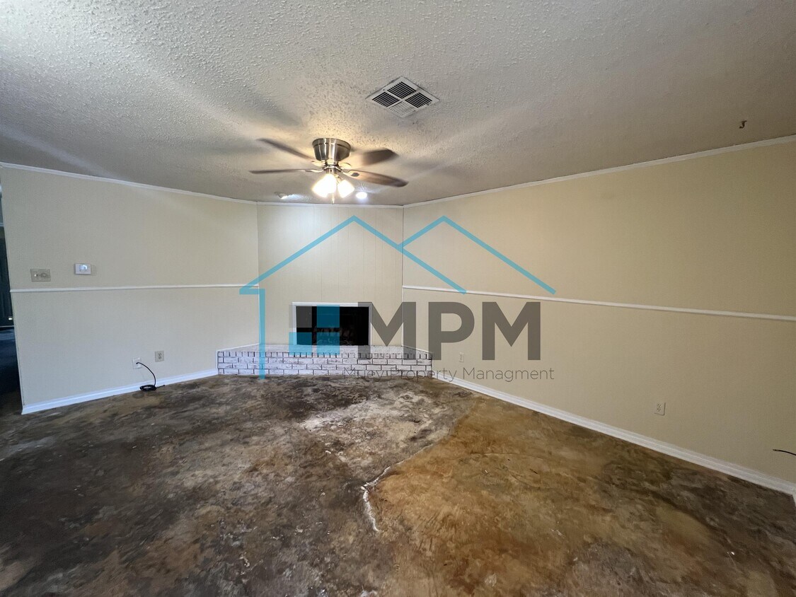 Foto principal - 304 Woodale Dr