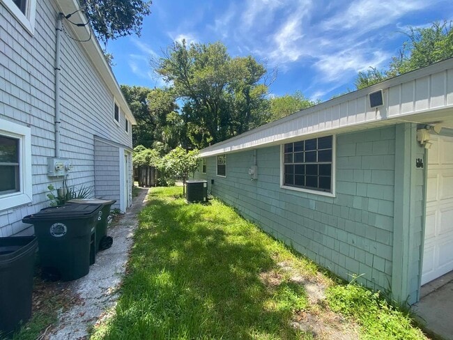 Building Photo - 414 Sherry Dr