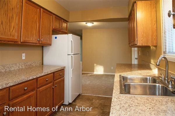 Foto del edificio - 3 br, 1 bath House - 636 Louise Dr