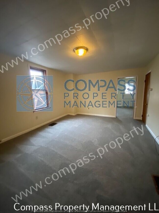 Building Photo - $1295 - 3 Bed, 1 Bath - West End of Coates...