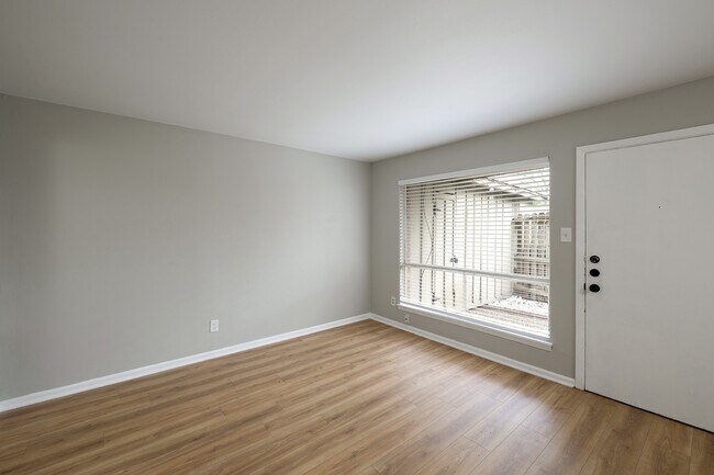 Foto del edificio - 1529 Wirt Rd