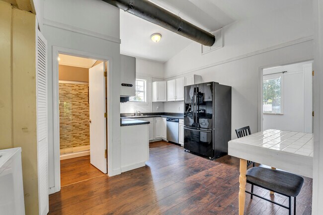 Building Photo - 108 Pearl Ave