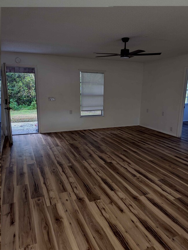 Building Photo - 1906 Park Manor Dr