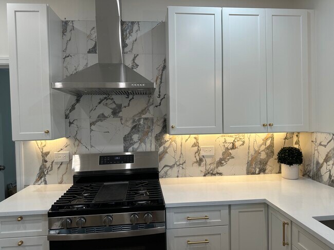 Kitchen - 73 Grove Ave