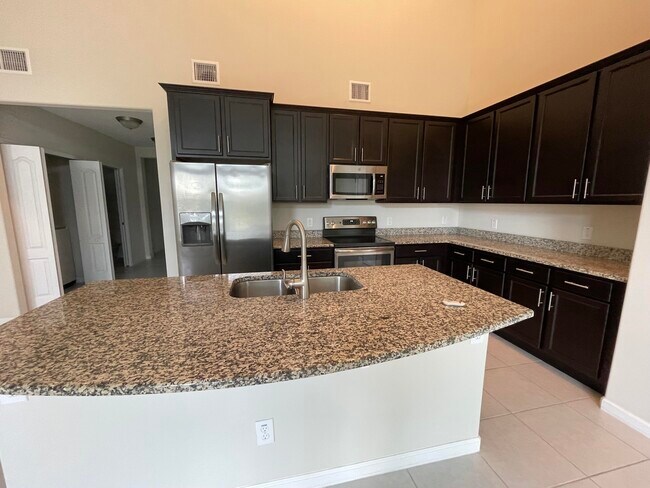 Building Photo - 91 Redondo Dr