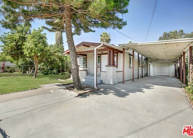 Driveway and car port - 1284 Walnut St