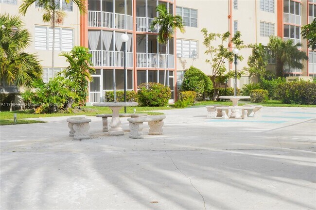 Foto del edificio - 1770 NE 191st St