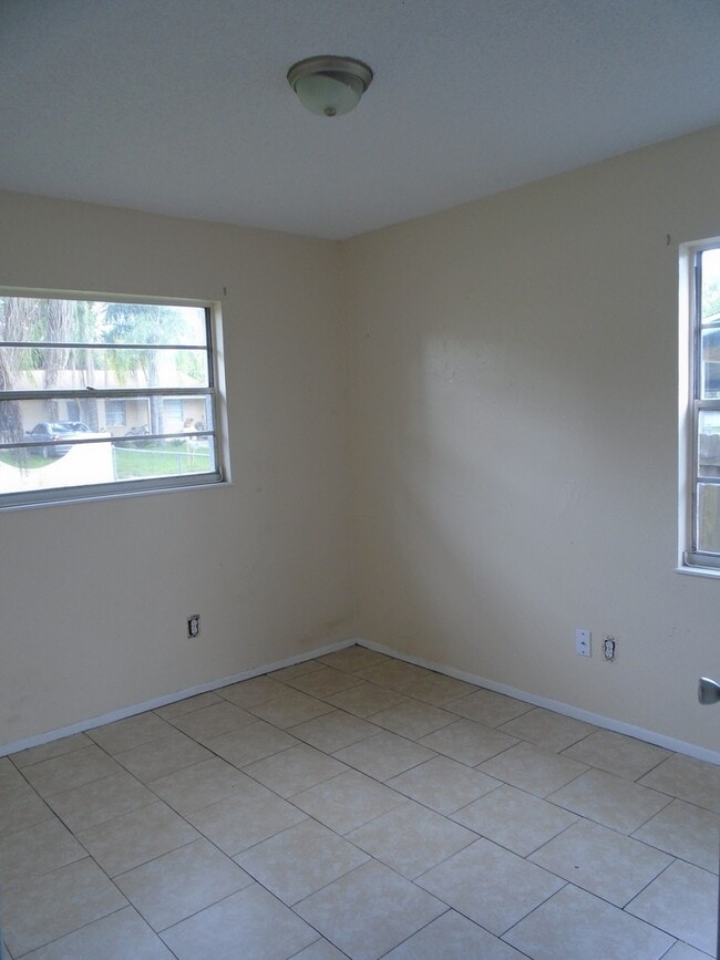 Foto del edificio - 37422 Warren Ave