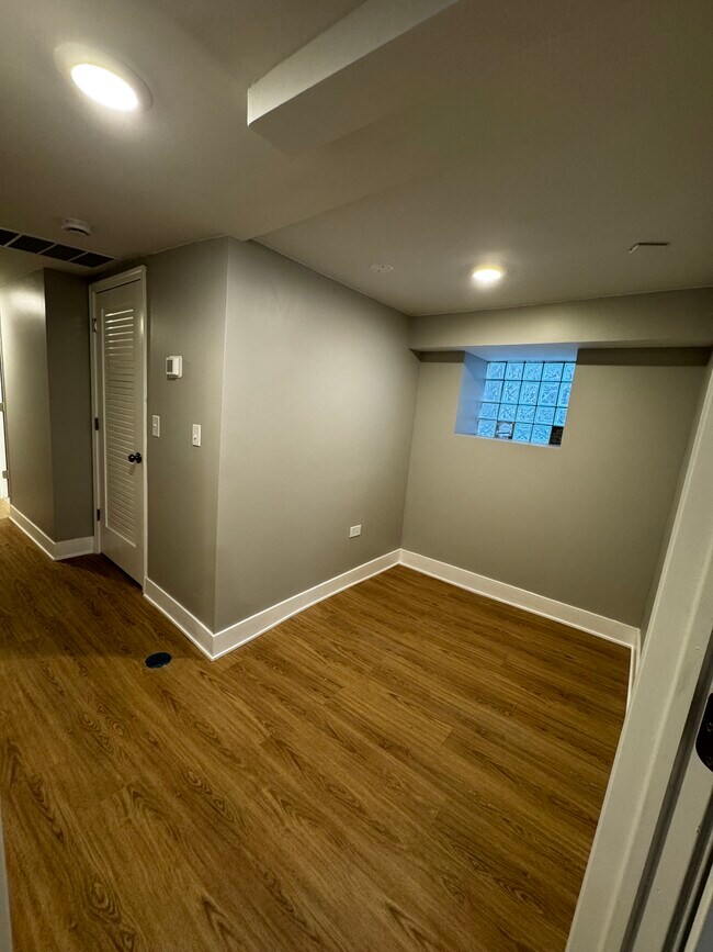 Foto del edificio - 3716 N Racine Ave
