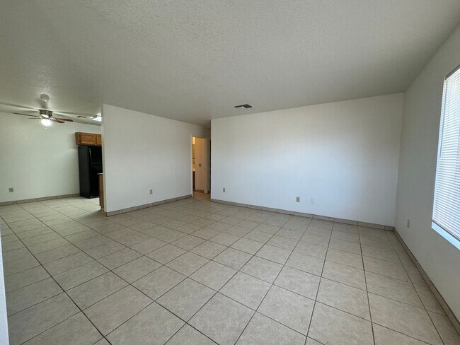 Foto del edificio - 3BR Duplex with gated yard and Garage