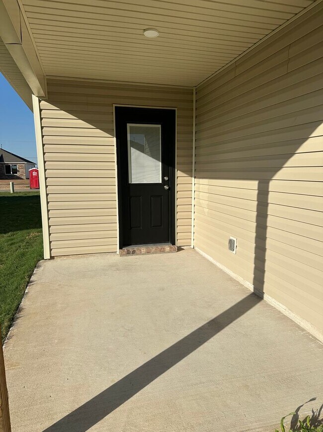Foto del edificio - Brand-new 3 bedroom, 2 bath home located i...