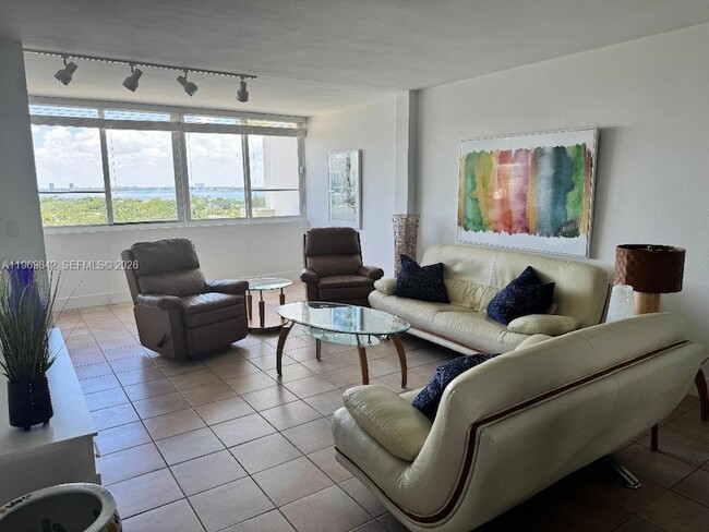 Foto del edificio - 5005 Collins Ave