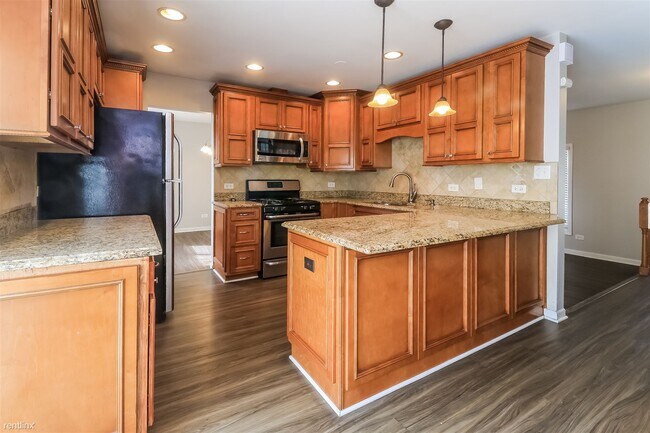 Building Photo - 4 br, 2.5 bath House - 6159 White Birch Ln