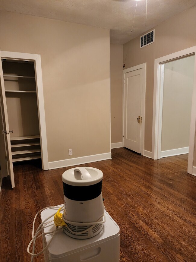 Building Photo - 1139 2nd St SW