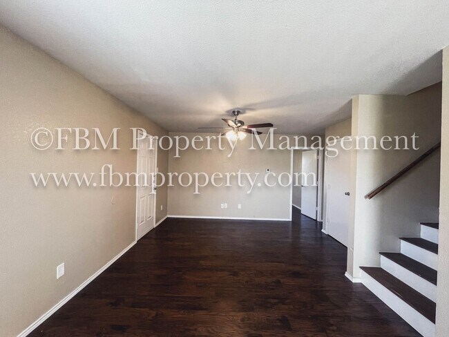 Foto del edificio - 400 Kings Way Dr