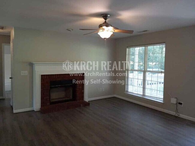 Foto del edificio - This 3 Bedroom, 2 Bathroom home offers a l...