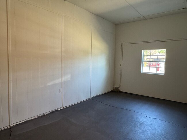 Foto del edificio - 84 SW 45th St