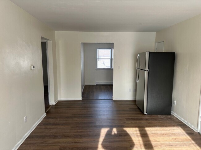 Building Photo - 840 Moyer Ave