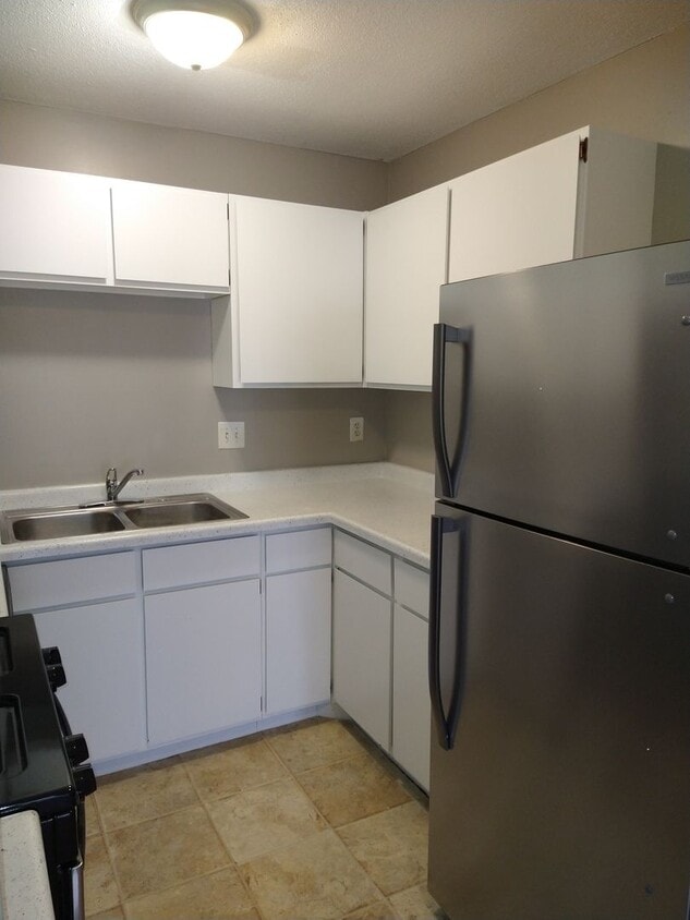 Primary Photo - 3 Bedroom 1 & 3/4 Bath Townhouse