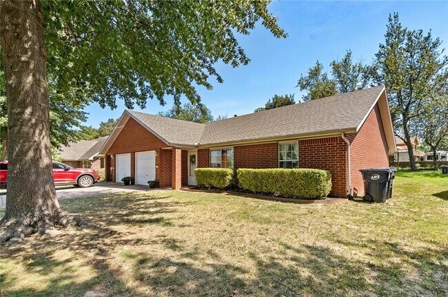 Building Photo - 800 E Kara Ln