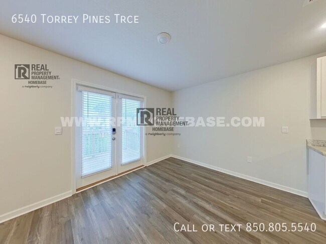 Foto del edificio - 6540 Torrey Pnes Trce