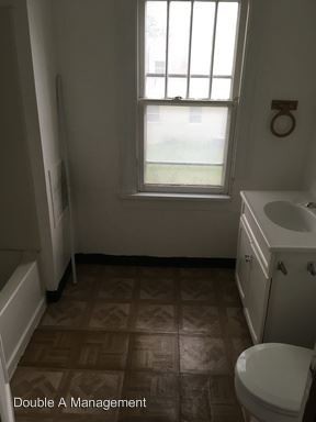 Building Photo - 3 br, 1 bath House - 2829 E 4th St