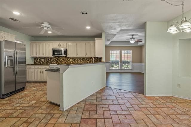 Building Photo - 3715 Dahlia Dr