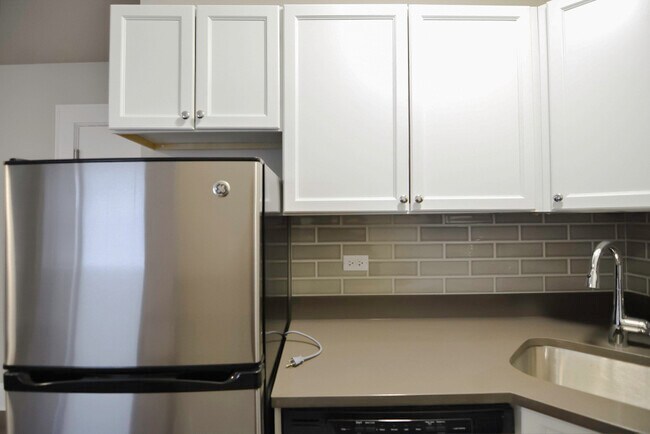 Foto del edificio - 817 W Lakeside Pl