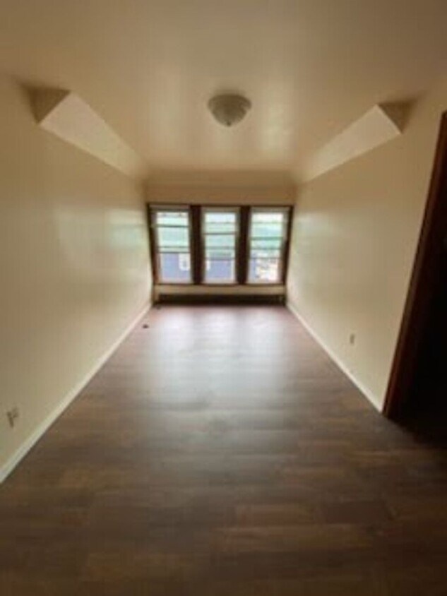 Foto principal - 572-574 W Arthur Ave.