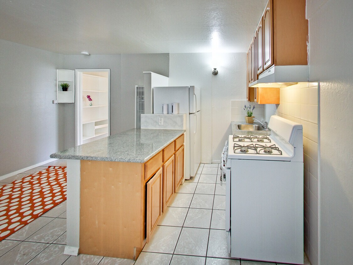 Primary Photo - 2274 E 15th St