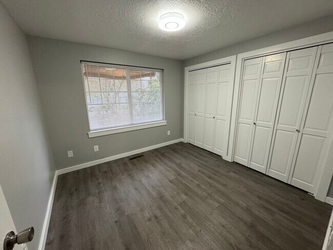 Foto del edificio - 3215 Earhart St S