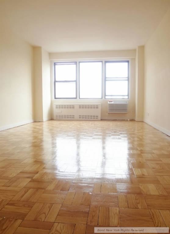 Primary Photo - 201 E 16th St