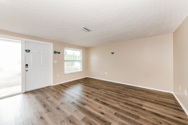 Building Photo - 430 Briarwood Rd