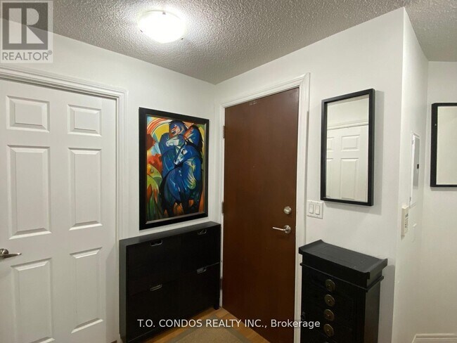 Photo du bâtiment - 310 Burnhamthorpe Rd W