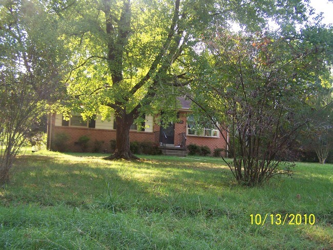 Foto del edificio - 3919 Redstone Dr