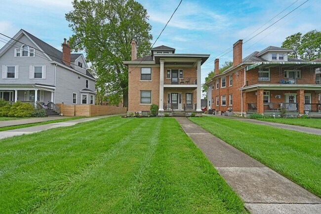 Building Photo - 2127 Slane